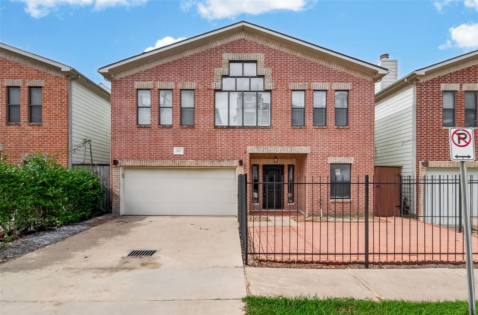 Property Photo: 5665 Larkin Street TX 77007