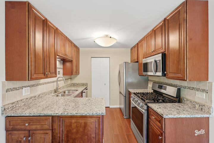 Property Photo: 622 N Deer Run Drive B11 IL 60067