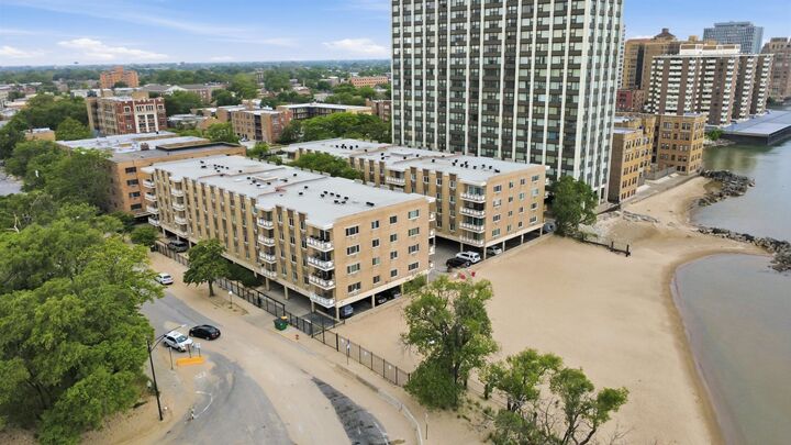Property Photo: 2772 E 75th Street 2gs IL 60649