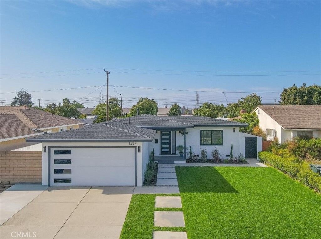 Property Photo: 1537 W 180th CA 90248