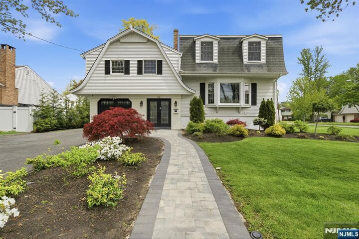 Property Photo:  13 Dogwood Court  NJ 07652 