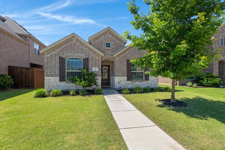 Property Photo: 1224 Milfoil Drive TX 76247