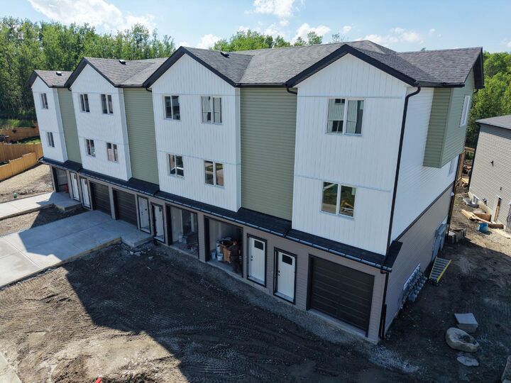 Property Photo: 10 Valarosa Park 1-6 AB T0M 0W0
