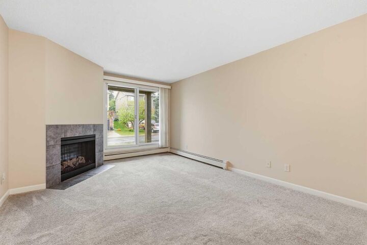 Property Photo: 6400 Coach Hill Road SW 723 AB T3H 1L6