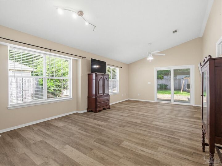 Property Photo:  640 Calderwood Ct  FL 32534 
