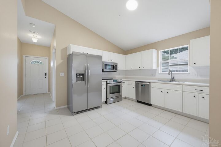 Property Photo:  640 Calderwood Ct  FL 32534 