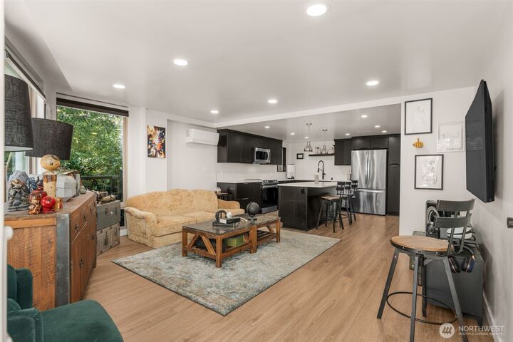 Property Photo: 507 W Mercer St 401 WA 98119
