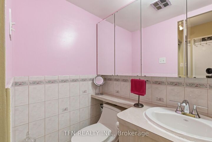 Property Photo: 2345 Confederation Parkway 1204 ON L5B 2H3