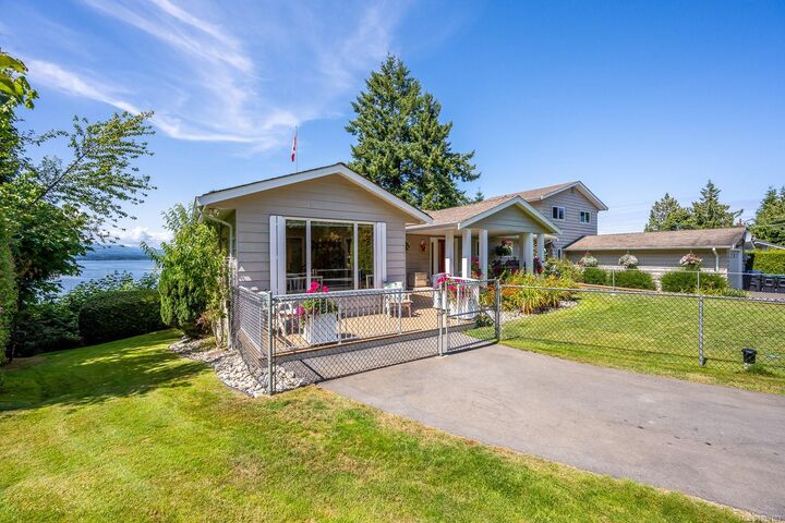 Property Photo: 200 Crome Point Rd BC V0R 1G0