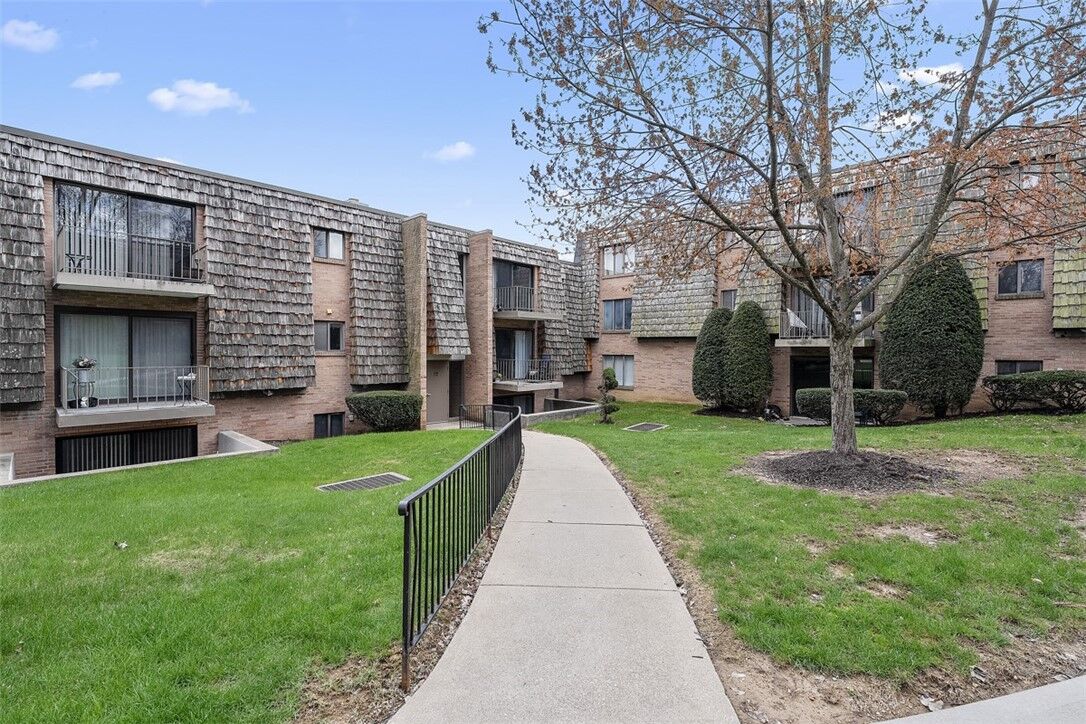 Property Photo:  1232 Forest Green Dr  PA 15108 