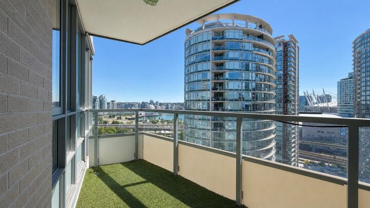 Property Photo: 63 Keefer Place 2009 BC V6B 6N6