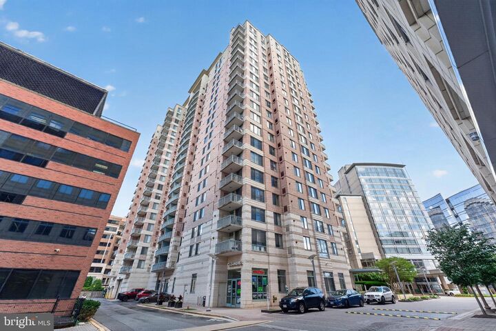 Property Photo: 851 N Glebe Road 1301 VA 22203