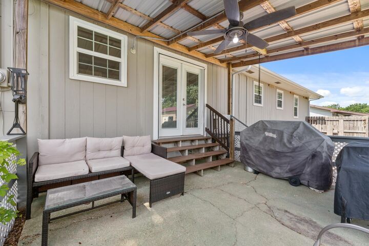 Property Photo: 408 E Sanford Street AR 72635