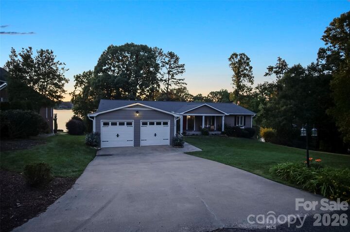 Property Photo:  104 Doral Court  NC 28086 