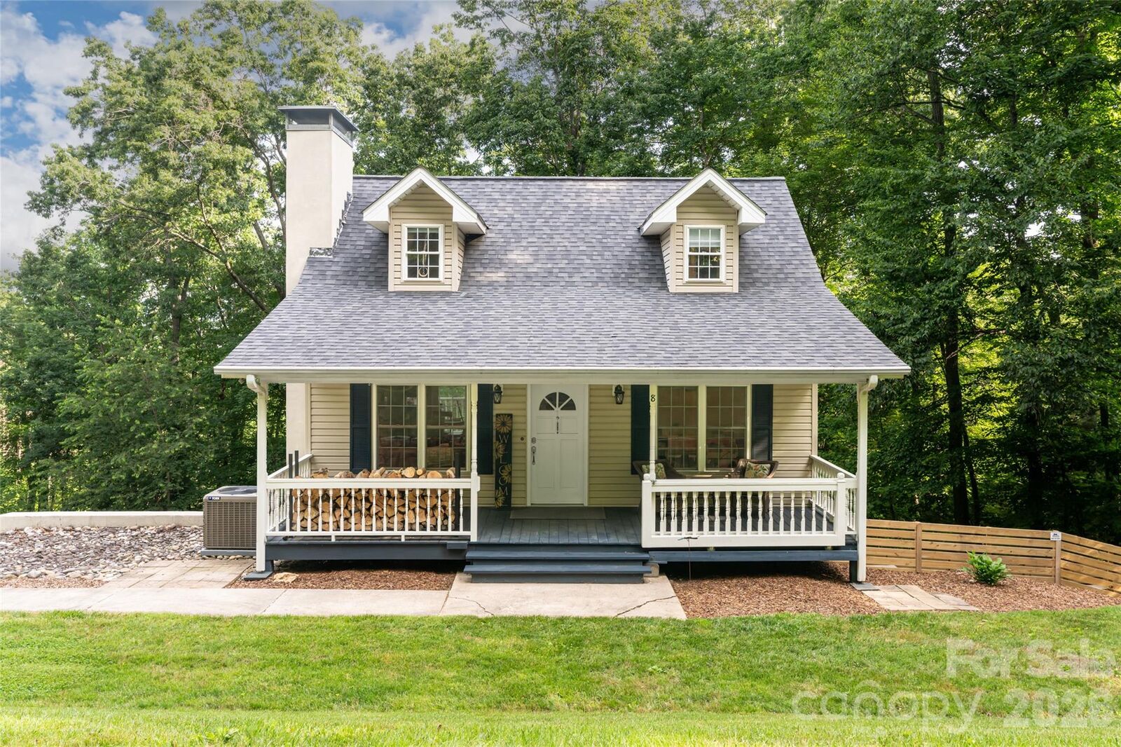 Property Photo:  8 Coffey Place  NC 28806 