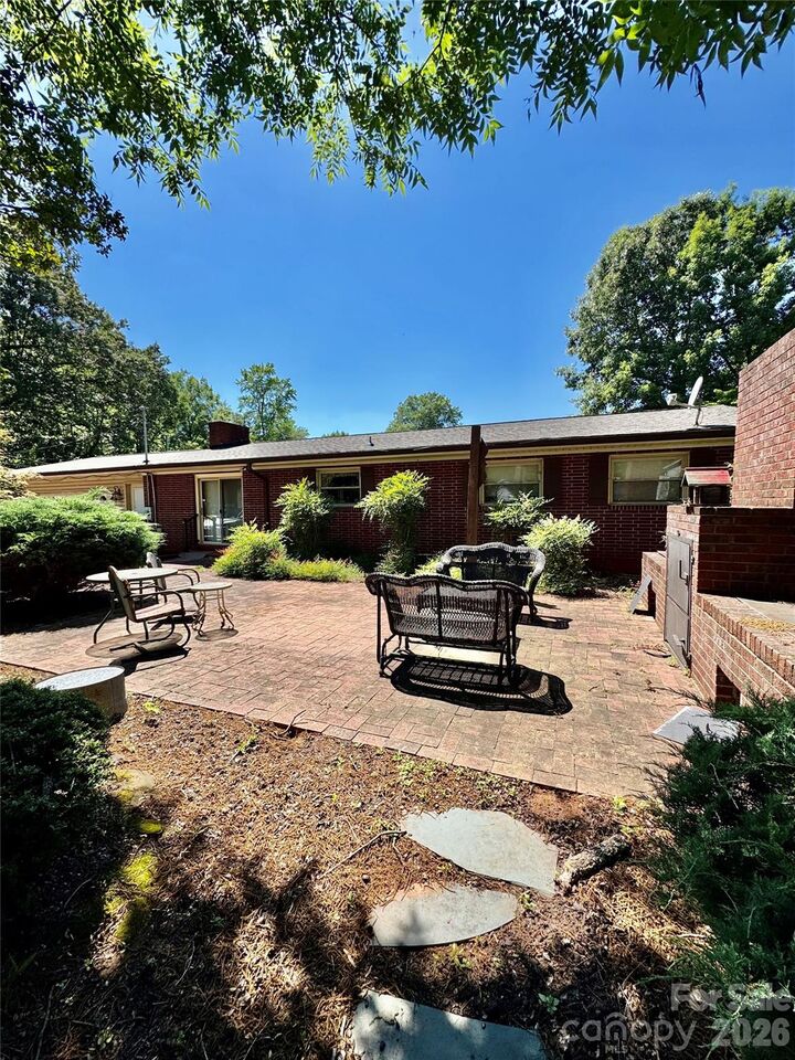 Property Photo: 404 E Lyerly Street NC 28146