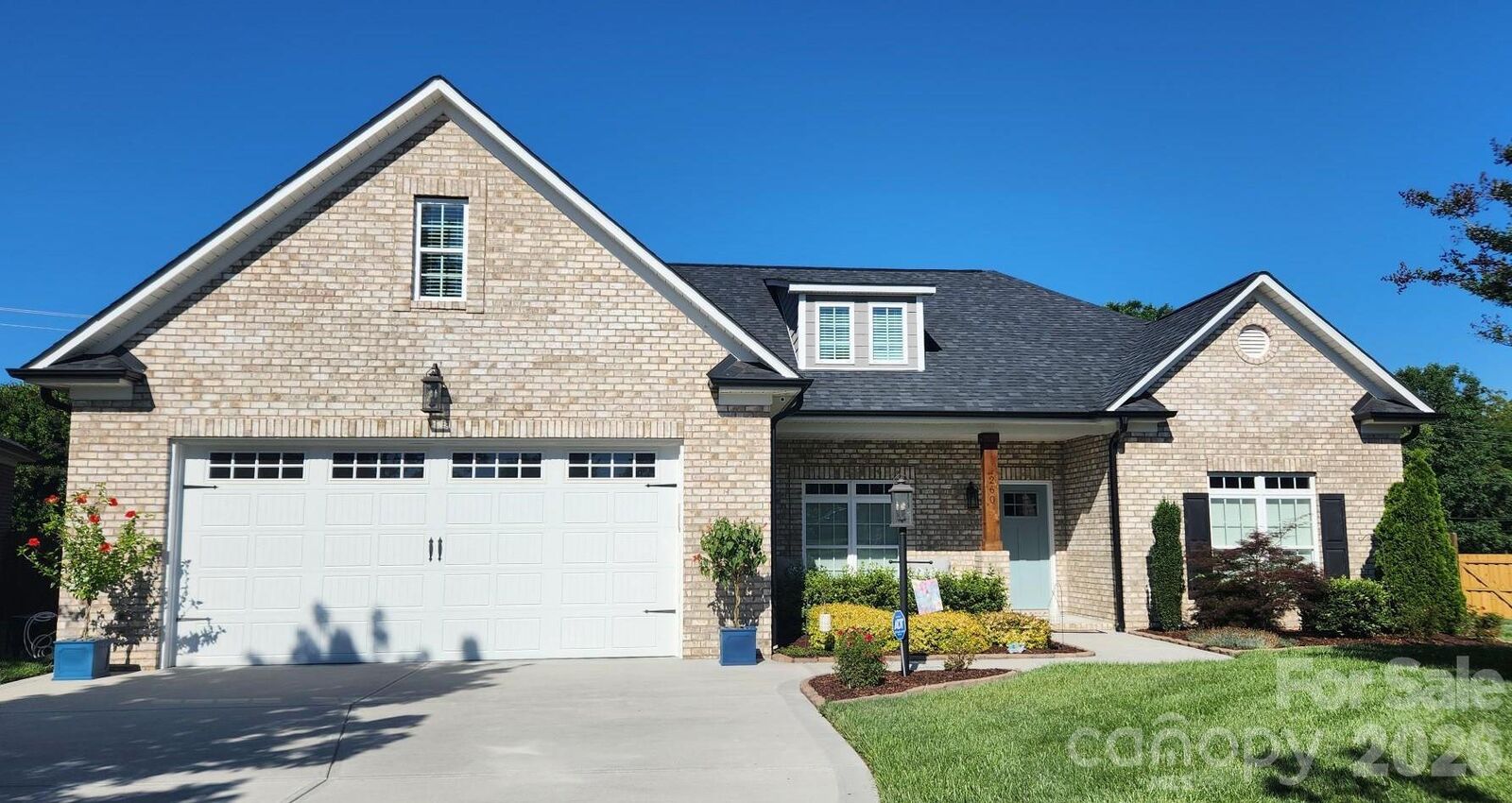 Property Photo:  260 Lagoda Drive  NC 28097 