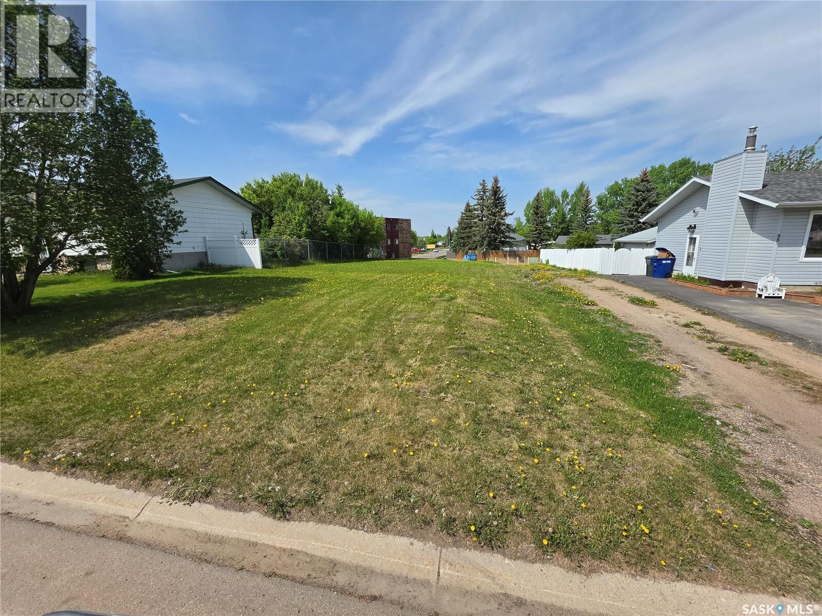 Property Photo:  37 Dunfield Crescent  SK S9X 1E3 