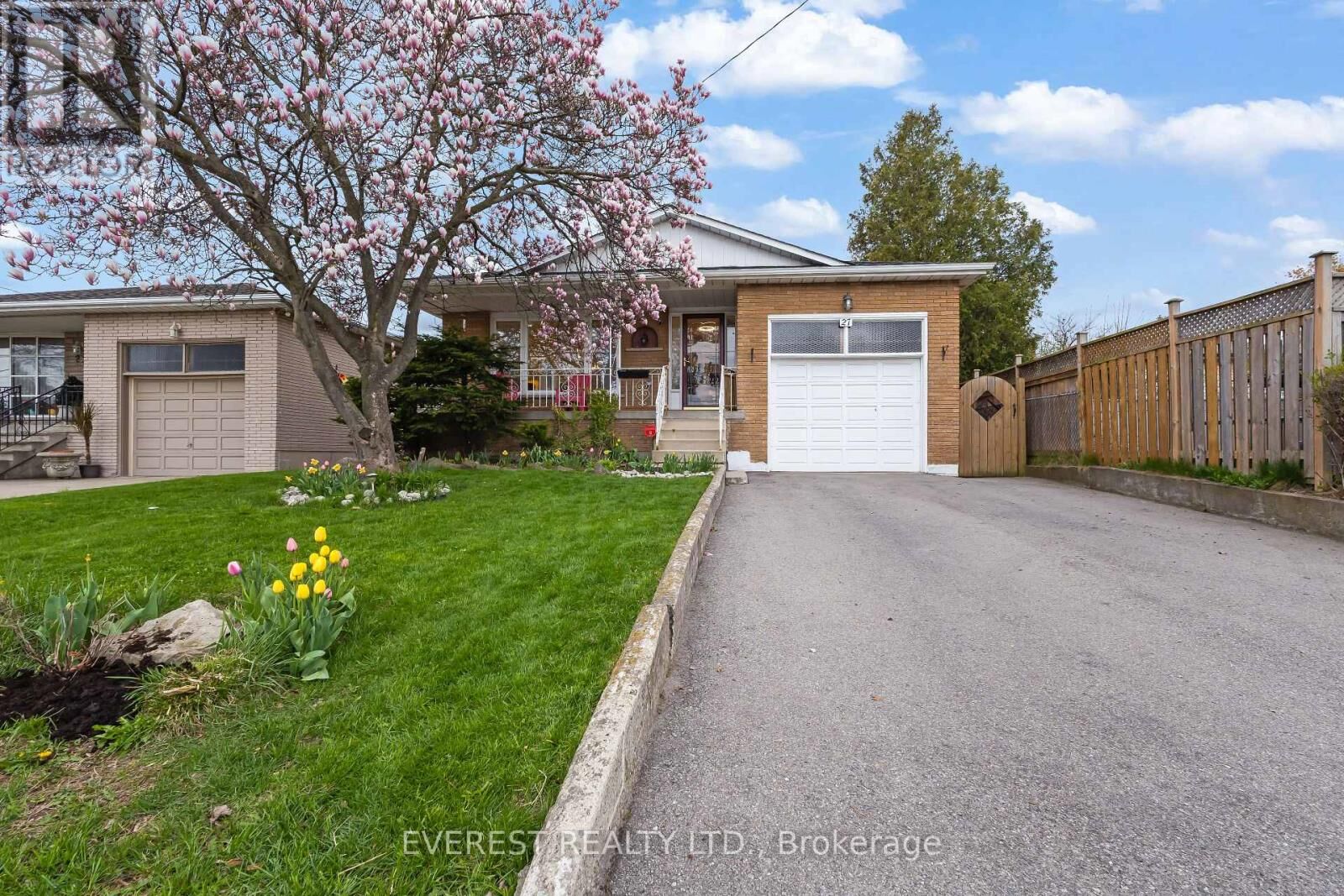 Property Photo: 27 Lavina Crescent ON L9C 5S7