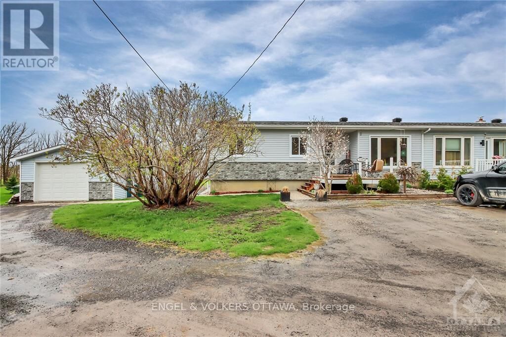 Property Photo:  1199 Old Montreal Road B  ON K4A 3N3 
