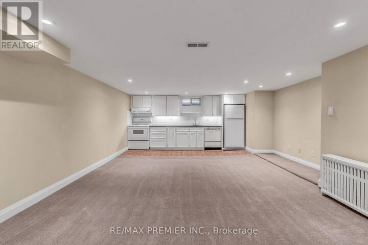 Property Photo:  5 Killarney Road  ON M5P 1L7 