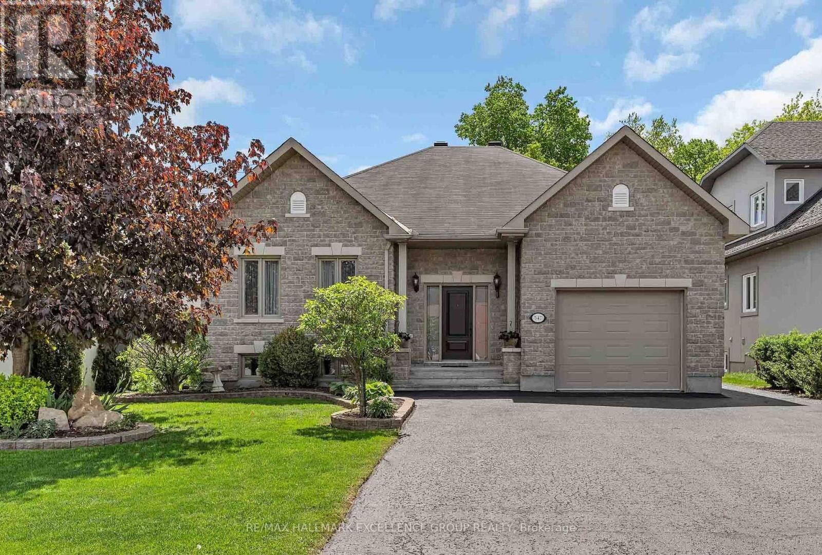 Property Photo:  547 Emerald Street  ON K4K 0C1 