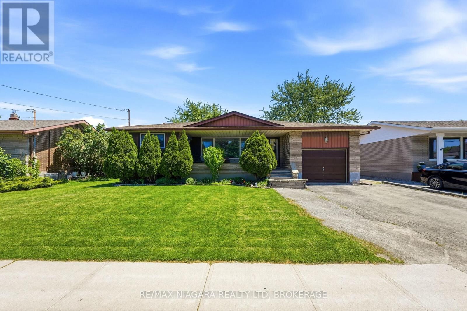 Property Photo:  230 Wellington Street  ON L3B 1B5 