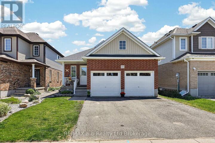 Property Photo:  1380 Caen Avenue  ON N4T 0J3 