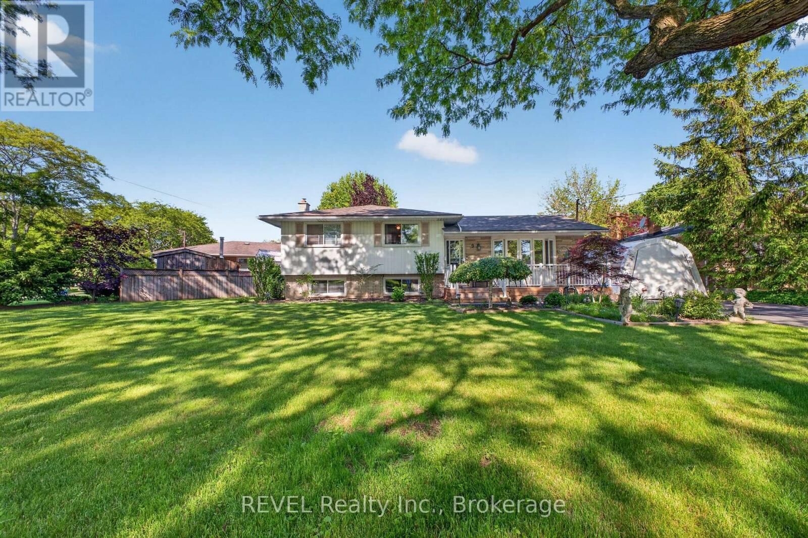 Property Photo:  9 Rexleigh Crescent  ON L2N 3X7 