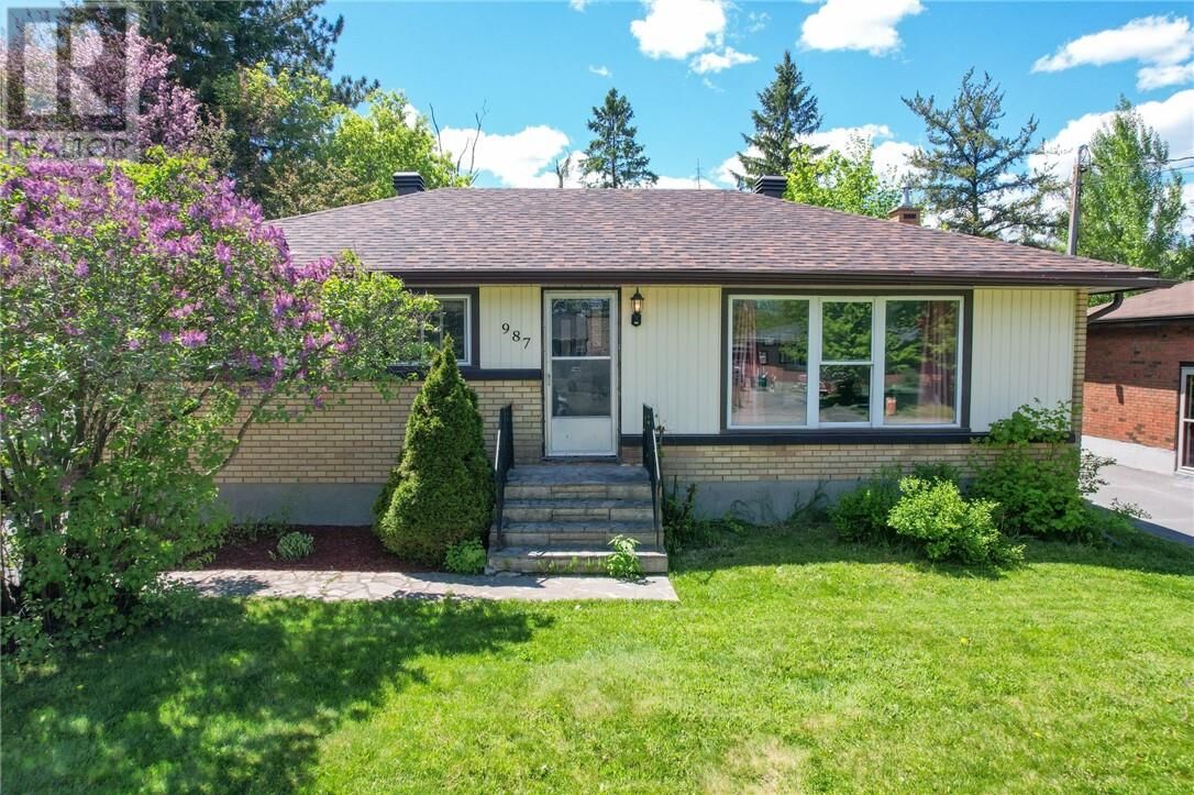 Property Photo:  987 Blenheim Avenue  ON P3A 3K7 