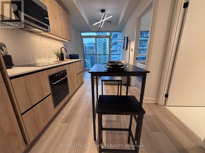 Property Photo:  127 Broadway Avenue 2104  ON M4P 1V4 