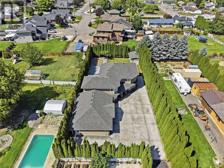Property Photo: 876 Serle Road BC V2B 6L9