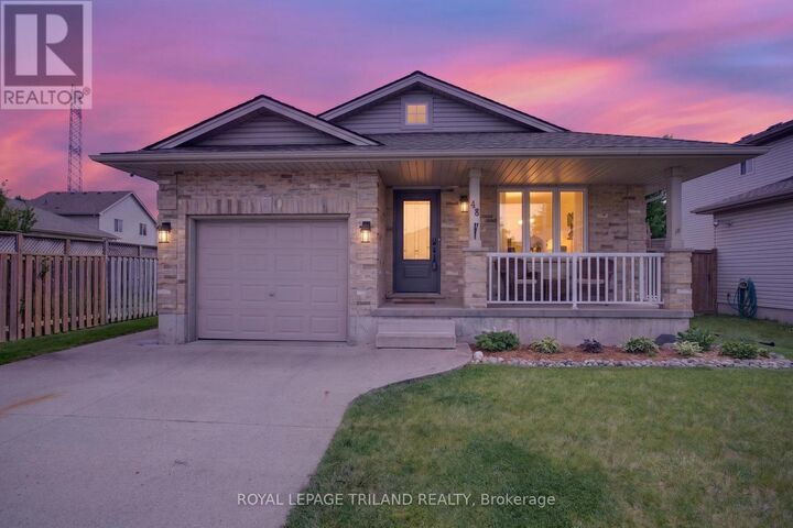 Property Photo:  48 Cottonwood Drive  ON N5P 4M7 