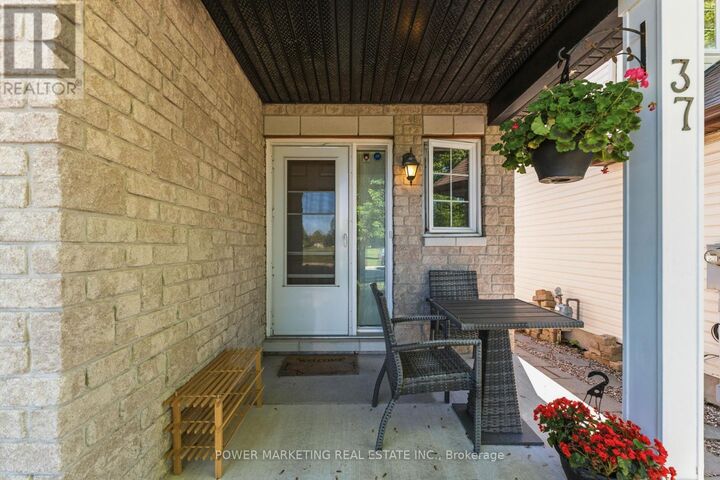 Property Photo:  37 Cresthaven Drive  ON K2G 6T8 