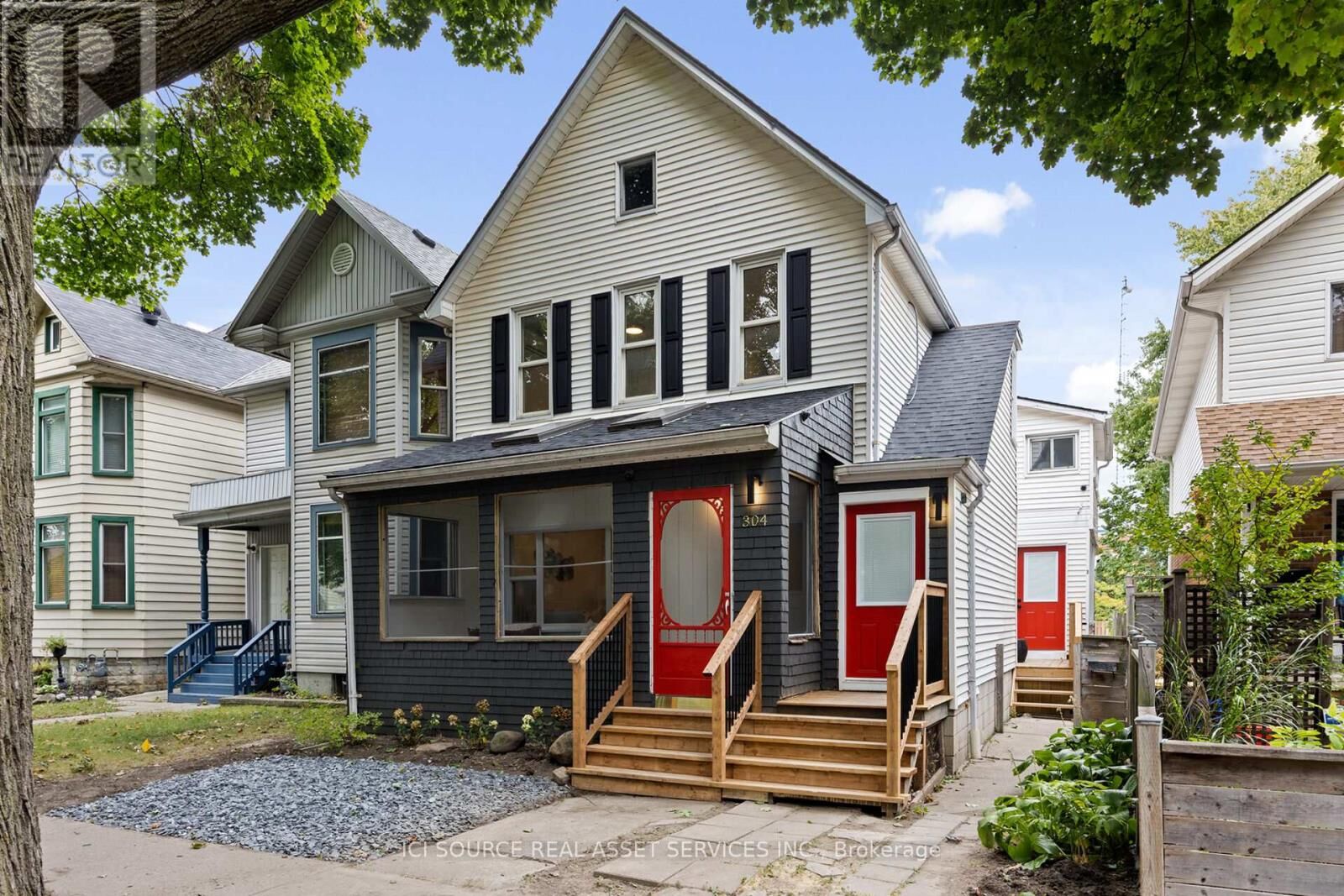 Property Photo:  304 Lincoln Road Unit 3  ON N8Y 2G4 