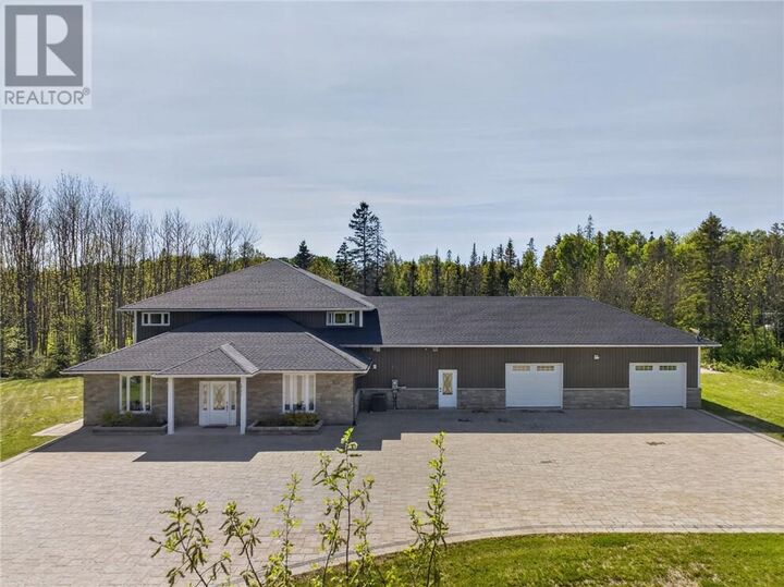 Photo de la propriété:  5381 Desmarais  ON P3P 1R7 