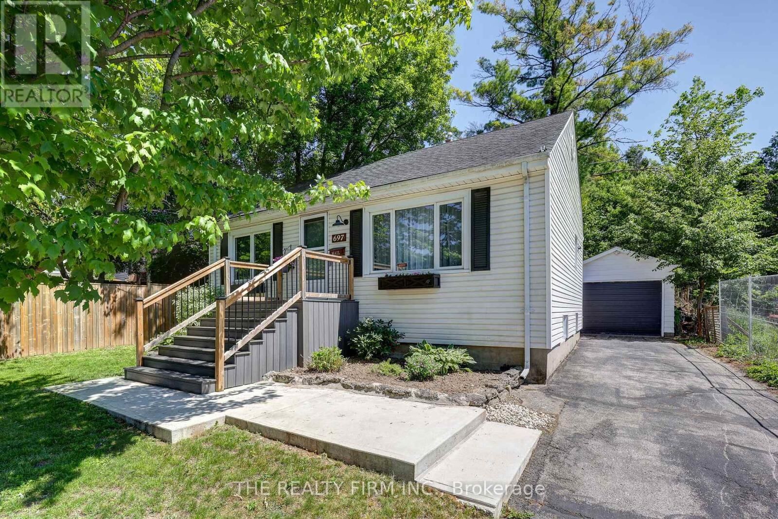 Property Photo:  697 Victoria Street  ON N5Y 4C3 