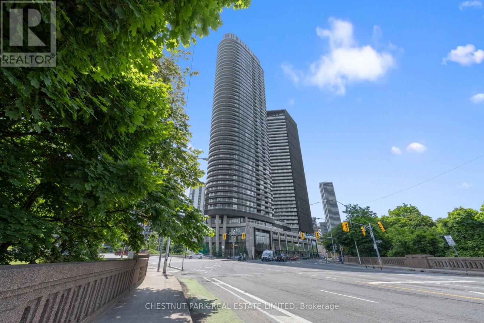 Property Photo:  585 Bloor Street East 4419  ON M4W 0B3 