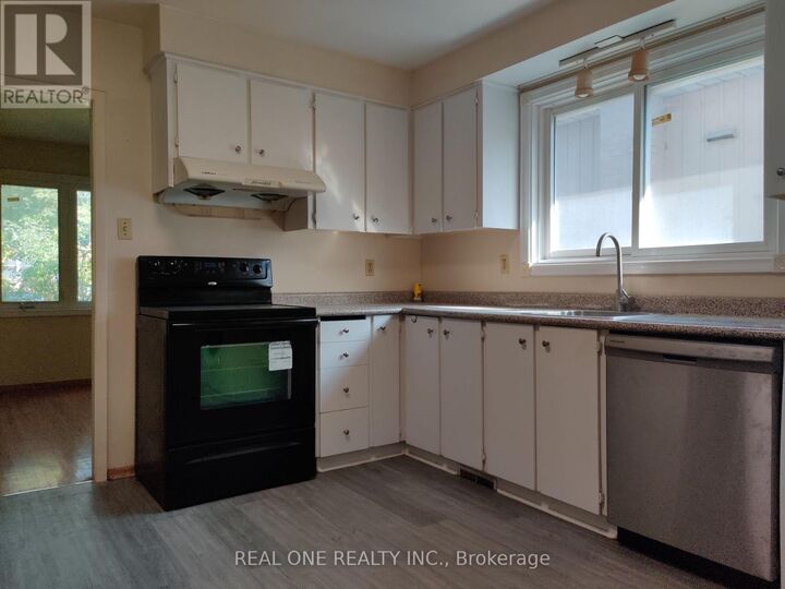 Property Photo:  93 Southdale Drive Upper  ON L3P 1K1 