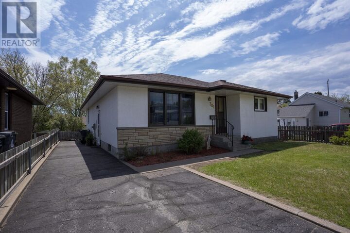 Photo de la propriété:  381 Hallam St  ON P7A 1M2 