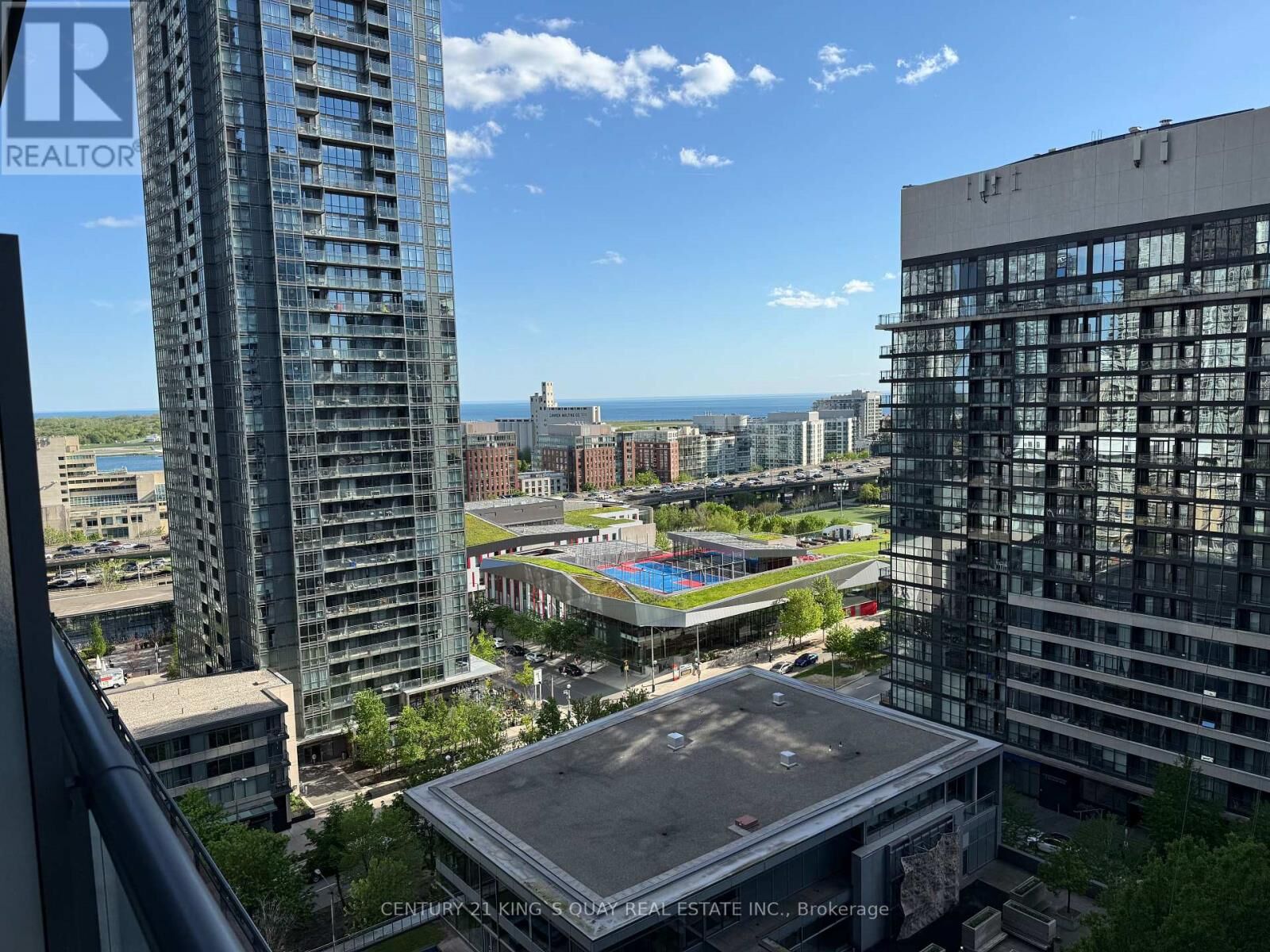 Property Photo:  4K Spadina Avenue 1725  ON M5V 3Y9 