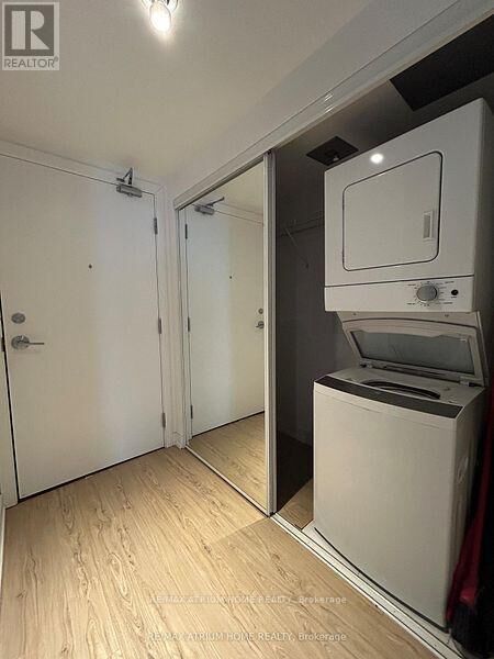 Property Photo:  85 Wood Street 1117  ON M4Y 0E8 