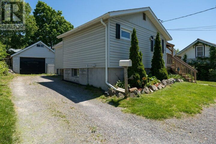 Property Photo:  327 Sidney Street  ON K8V 2V1 
