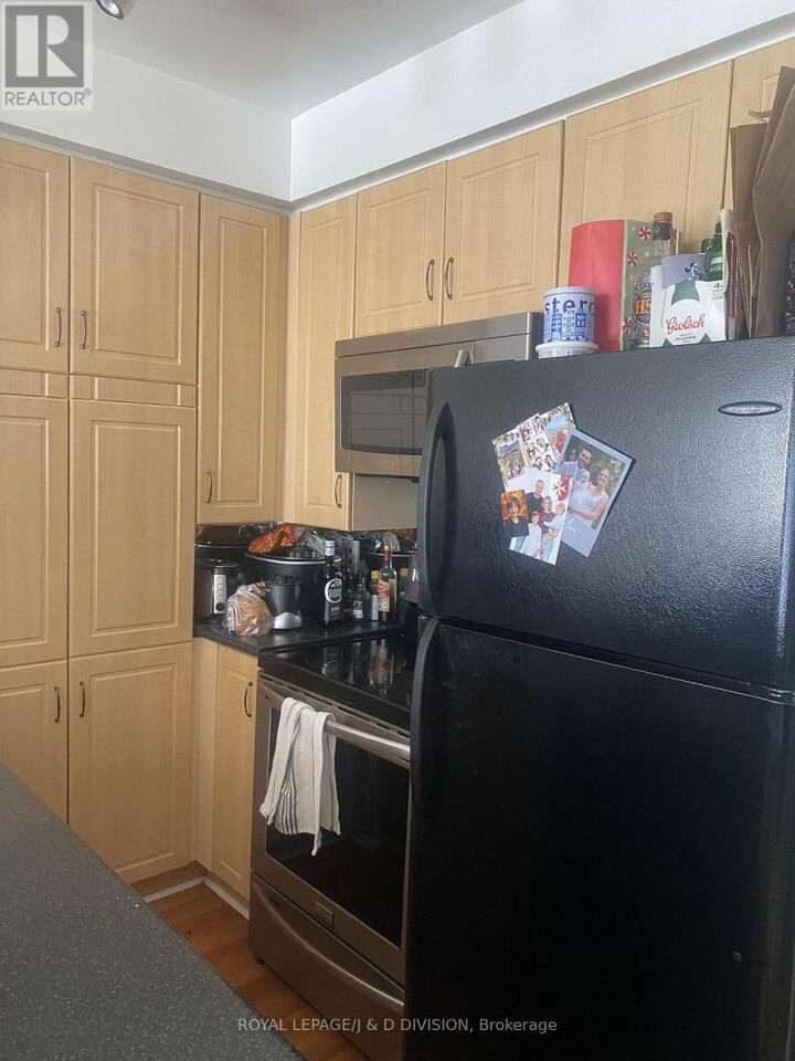 Property Photo:  2495 Dundas Street West 208  ON M6P 1X4 