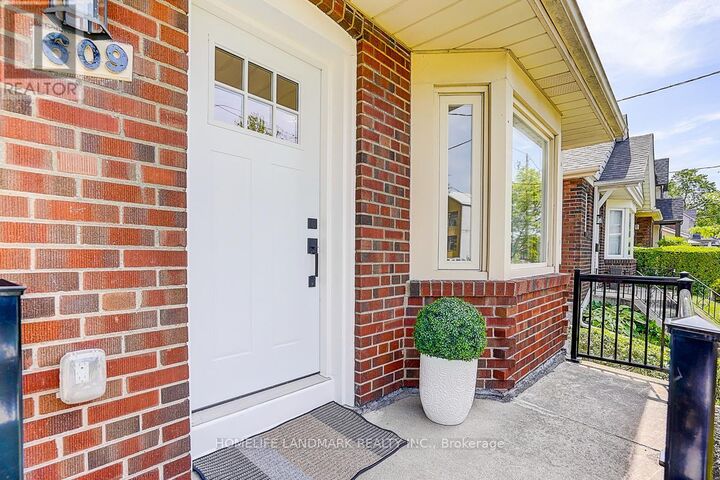 Property Photo:  609 Mortimer Avenue  ON M4C 2J6 
