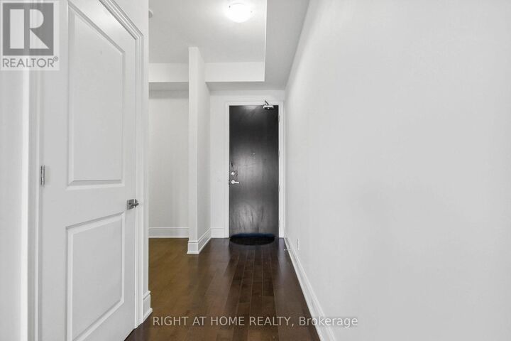 Property Photo:  23 Glebe Road 816  ON M5P 0A1 