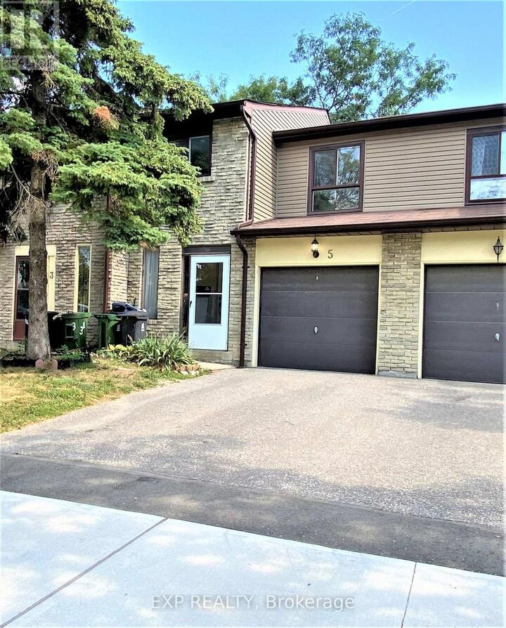 Property Photo: 5 Thunder Grove ON M1V 1V1