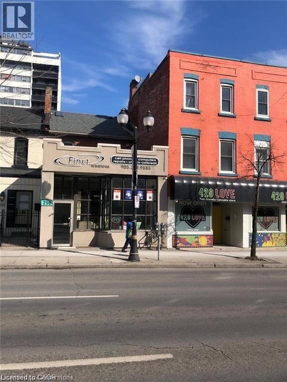 Photo de la propriété:  250 King Street West Bachelor  ON L8P 1A9 