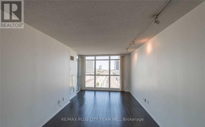 Property Photo:  18 Yonge Street 1809  ON M5E 1Z8 