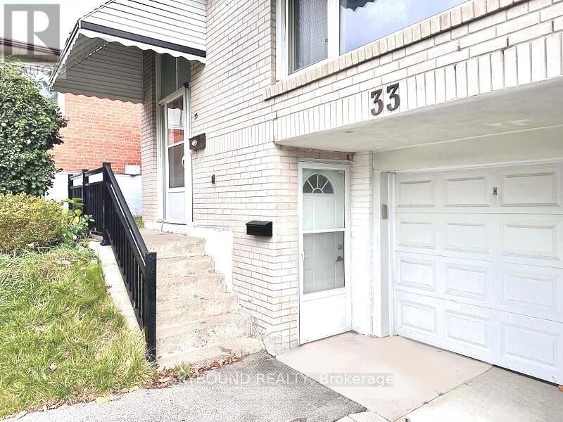 Property Photo:  33 Yatesbury Road Room 3  ON M2H 1G1 